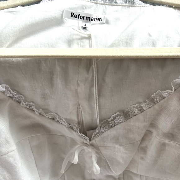 New REFORMATION Victorian linen top with lace bow Size 4 - Picture 6 of 6